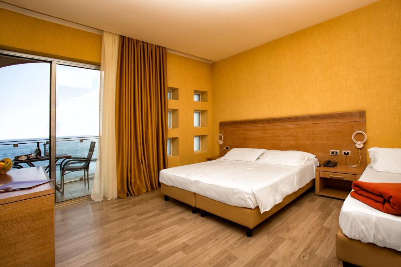 Grand Hotel Yachting Palace Riposto Eksteriør billede